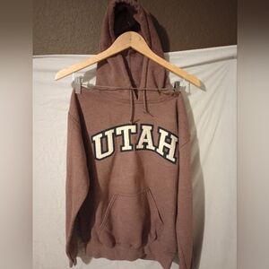 GILDAN Utah hoodie. Size small.